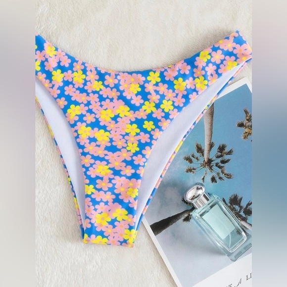 Floral Halter Triangle Bikini Swimsuit - Picture 4 of 5